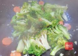 西兰花炒胡萝卜的做法图解15