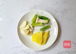 香菇玉米排骨汤的做法图解5