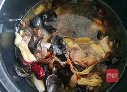 香菇木耳炖鸡的做法图解10