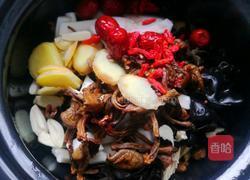 香菇木耳炖鸡的做法图解9