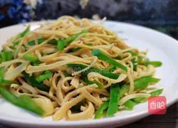 Illustration of how to stir-fry thousands of green peppers 16