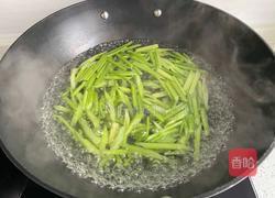 虾仁炒芹菜的做法图解3