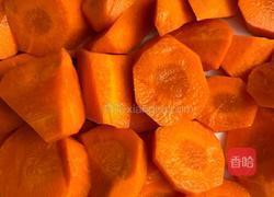 玉米胡萝卜排骨汤的做法图解2