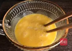 Illustration of how to make fried meat and eggs with bamboo shoot tips 3