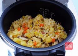 土豆腊肠焖饭的做法图解8