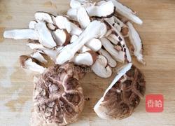 香菇鸡丝面的做法图解1