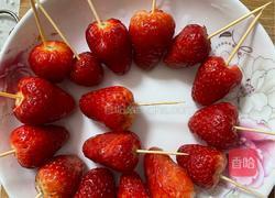 冰糖草莓的做法图解2