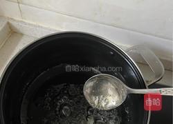 冰糖草莓的做法图解3