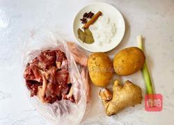 土豆焖鸭的做法图解1