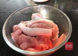 家常炒肉片的做法图解1