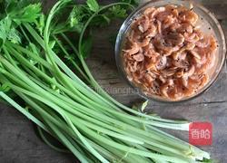 虾皮拌芹菜的做法图解1