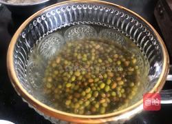 百合红枣绿豆汤的做法图解1