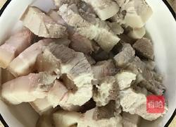 红烧肉腐竹鹌鹑蛋的做法图解1
