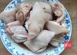 卤猪蹄的做法图解1