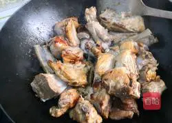 Illustration of how to stew potatoes, kelp, matsutake and pork ribs 7