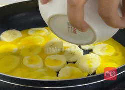 香蕉玉米鸡蛋羹的做法图解5