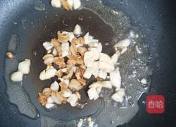 芥兰梗炒肉的做法图解3