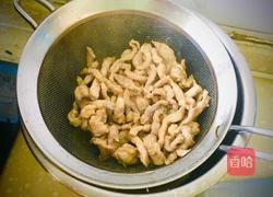 杏鲍菇青椒炒过油肉的做法图解1