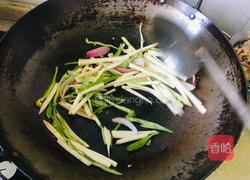 杏鲍菇青椒炒过油肉的做法图解3