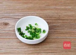 Illustration of how to make tender steamed eggs 2