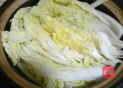 Illustration of how to make cabbage vermicelli pot 3