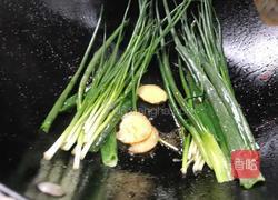 葱烤鲫鱼的做法图解9