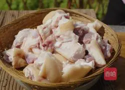 Lazy man's version of spicy pig's trotters, easy to make, soft and delicious, illustration 1