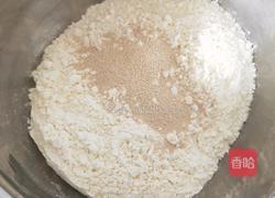 奶香面包的做法图解2
