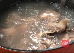 黑木耳山药脊骨汤的做法图解2
