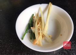 小白菜瘦肉面条的做法图解2