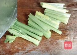 西芹炒豆腐干的做法图解2