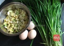 韭菜蚕豆炒鸡蛋的做法图解1
