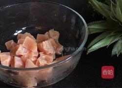 菠萝炒鸡肉的做法图解2