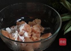 菠萝炒鸡肉的做法图解3