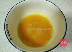 Illustration of how to make tomato and egg crispy broth 2