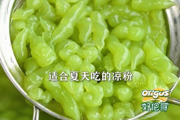 黄瓜皮做成黄瓜凉粉 消暑减脂 冰冰凉凉