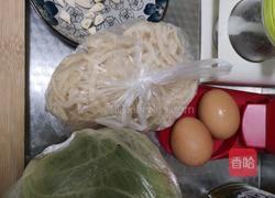 圆白菜鸡蛋炒饼的做法图解1