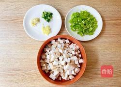 杏鲍菇炒鸡丁的做法图解3