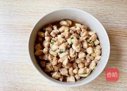 杏鲍菇炒鸡丁的做法图解6