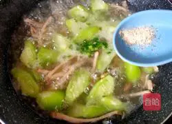 Illustration of how to make kohlrabi and loofah soup 9