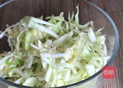酸辣包菜丝的做法图解1