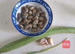 花蛤丝瓜汤的做法图解1