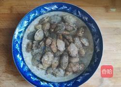 花蛤丝瓜汤的做法图解2