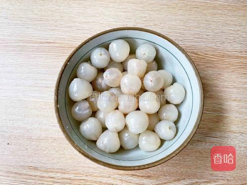 荔枝去壳洗净