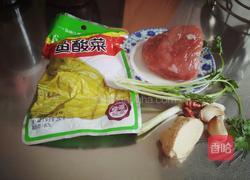 酸菜炒肉丝的做法图解1