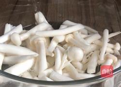 白玉菇豆腐汤的做法图解2