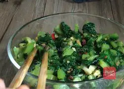 Illustration of how to make cold bitter sesame vegetables 13