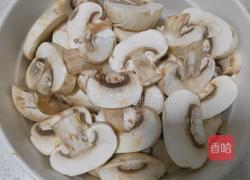 鸡蛋炒口蘑的做法图解1