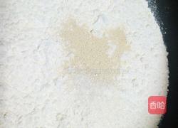 柳叶豆沙包的做法图解1