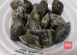 蛤蜊丝瓜粉丝汤的做法图解2